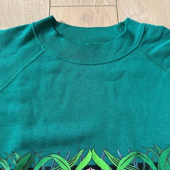 Vintage Hanes Victoria Canada Iris Sweatshirt Size Large Made in USA - Picture 5 of 8